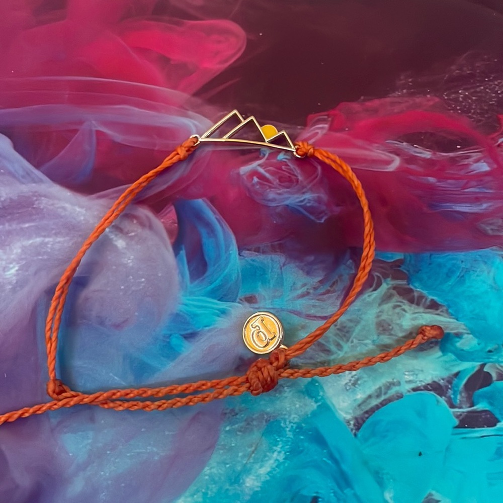 Pura vida mountain charm